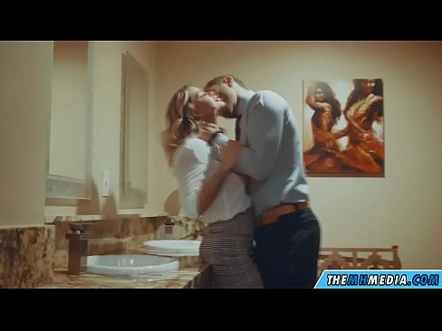 ❤️ ໃນເວລາທີ່ຜິວເນື້ອສີຂາວ busty seduces ທ່ານຢູ່ໃນຫ້ອງນ້ໍາສາທາລະນະ ☑ ໜັງໂປ້ ຢູ່ພວກເຮົາ